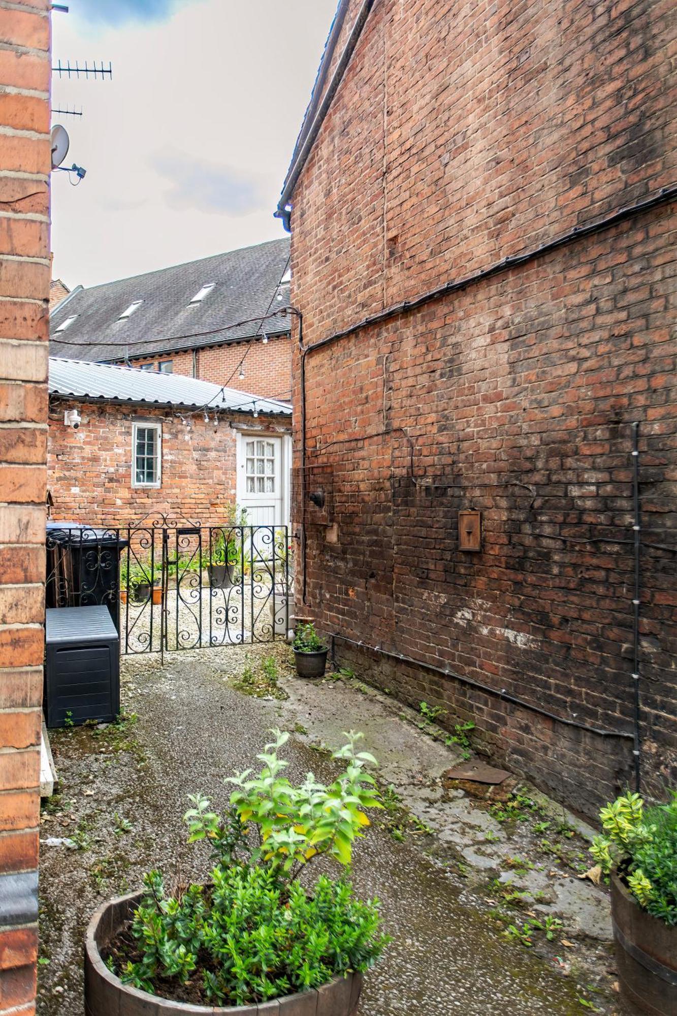 Stunning Ashbourne Town Centre Cottage Near Alton Towers Peak District Derbyshire Bagian luar foto